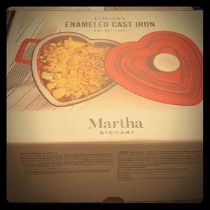 Brand new Collector’s Enameled Cast Iron 2 Quart